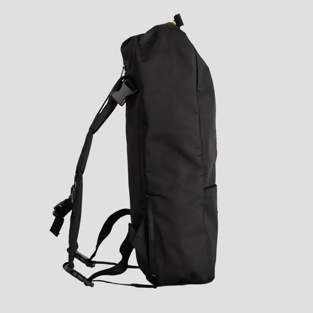 Argo-negra-fondo-gris-003 copia