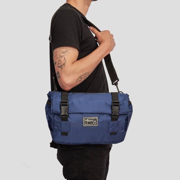 Elka-azul-fondo-gris-005